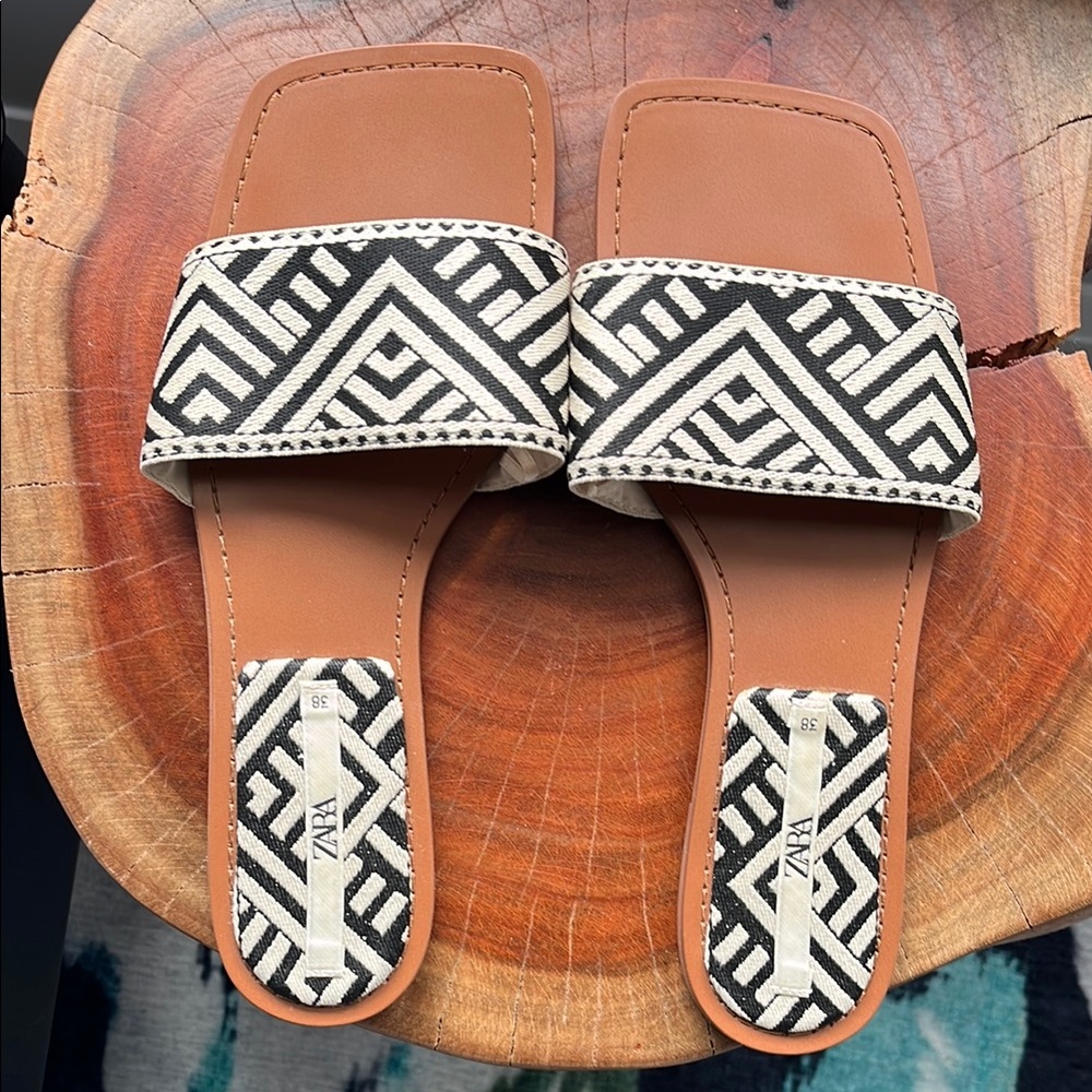 Perfect condition Zara flat sandals size 38